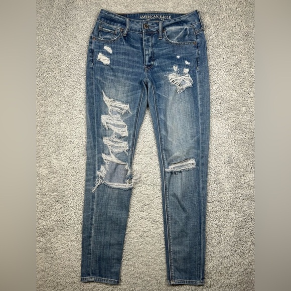 American Eagle Jeans Womens 0 Tom Girl Button Fly Regular Wash Distressed Holes - Picture 1 of 6